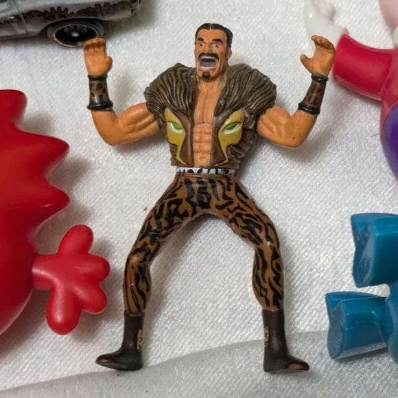 6 toy figures - Picture 4 of 6